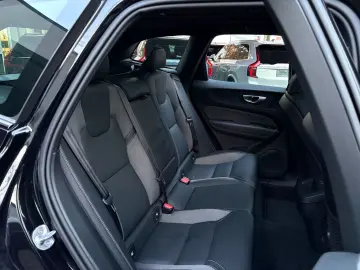 VOLVO XC60 B5 Plus Black Edition 360 PANO H&K Lichtpak