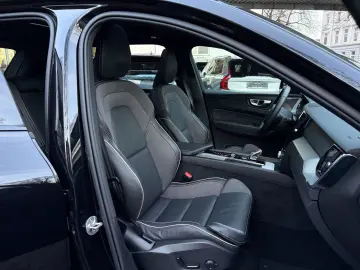 VOLVO XC60 B5 Plus Black Edition 360 PANO H&K Lichtpak