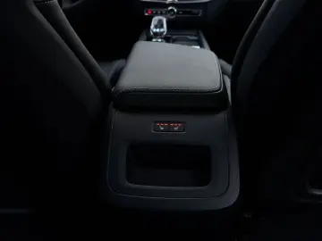 VOLVO XC60 B5 Plus Black Edition 360 PANO H&K Lichtpak