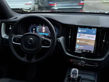 VOLVO XC60 B5 Plus Black Edition 360 PANO H&K Lichtpak