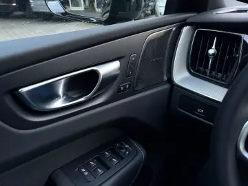 VOLVO XC60 B5 Plus Black Edition 360 PANO H&K Lichtpak