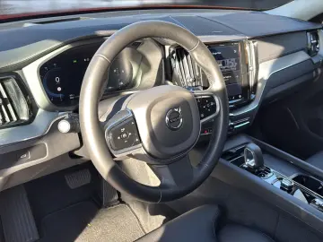 VOLVO XC60 B5 (Benzin) Ultra Dark AWD Automatik Navi