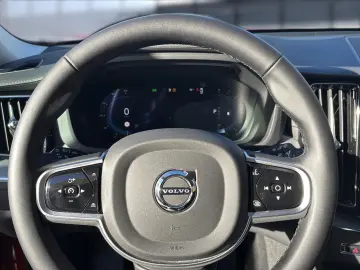 VOLVO XC60 B5 (Benzin) Ultra Dark AWD Automatik Navi
