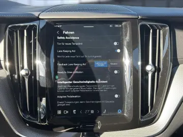 VOLVO XC60 B5 (Benzin) Ultra Dark AWD Automatik Navi