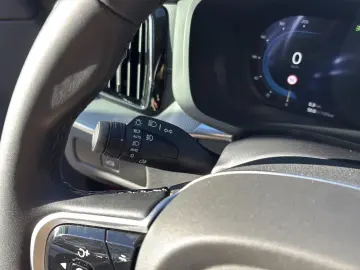 VOLVO XC60 B5 (Benzin) Ultra Dark AWD Automatik Navi