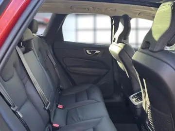 VOLVO XC60 B5 (Benzin) Ultra Dark AWD Automatik Navi