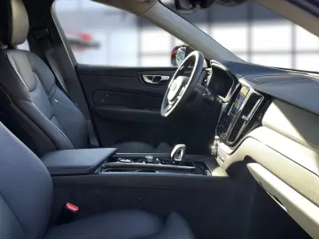 VOLVO XC60 B5 (Benzin) Ultra Dark AWD Automatik Navi