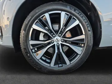 VOLVO XC60 B5 B AWD Ultra Dark Akustikglas Pano