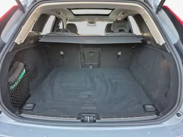 VOLVO XC60 B5 B AWD Ultra Dark Akustikglas Pano