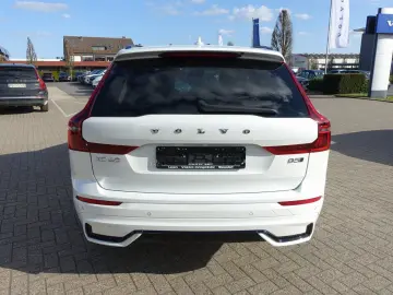 VOLVO XC60 Plus Dark Facelift! B5 AWD Head-Up Pano AHK