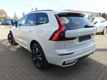 VOLVO XC60 Plus Dark Facelift! B5 AWD Head-Up Pano AHK