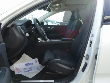 VOLVO XC60 Plus Dark Facelift! B5 AWD Head-Up Pano AHK
