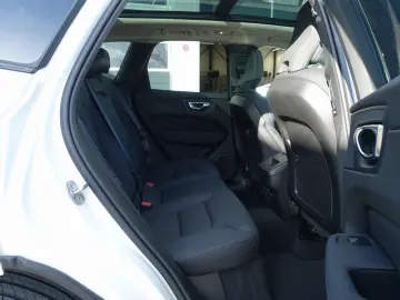 VOLVO XC60 Plus Dark Facelift! B5 AWD Head-Up Pano AHK