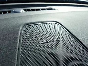 VOLVO XC60 Plus Dark Facelift! B5 AWD Head-Up Pano AHK