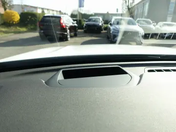 VOLVO XC60 Plus Dark Facelift! B5 AWD Head-Up Pano AHK