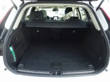 VOLVO XC60 Plus Dark Facelift! B5 AWD Head-Up Pano AHK