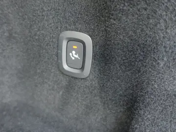 VOLVO XC60 Plus Dark Facelift! B5 AWD Head-Up Pano AHK