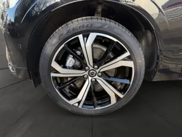 VOLVO XC60 B5 B AWD Plus Dark Luftfahrwerk  360  Cam