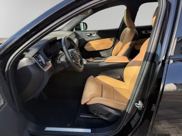 VOLVO XC60 B5 B AWD Plus Dark Luftfahrwerk  360  Cam