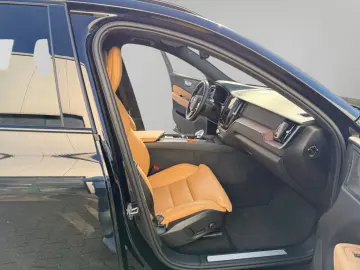 VOLVO XC60 B5 B AWD Plus Dark Luftfahrwerk  360  Cam