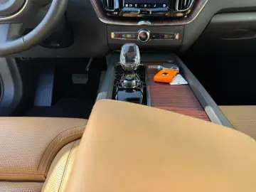 VOLVO XC60 B5 B AWD Plus Dark Luftfahrwerk  360  Cam