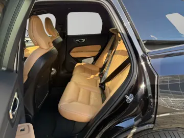 VOLVO XC60 B5 B AWD Plus Dark Luftfahrwerk  360  Cam
