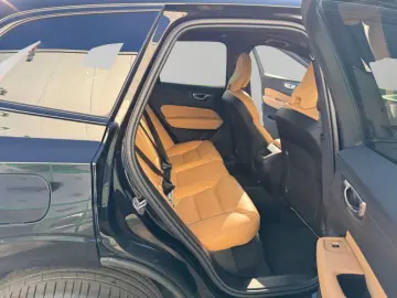 VOLVO XC60 B5 B AWD Plus Dark Luftfahrwerk  360  Cam