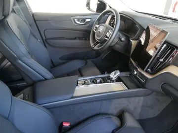 VOLVO XC60 B5 Plus Dark Reskin Pano Harman Kardon