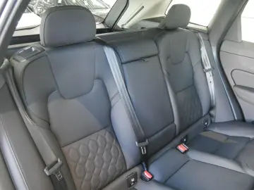 VOLVO XC60 B5 Plus Dark Reskin Pano Harman Kardon