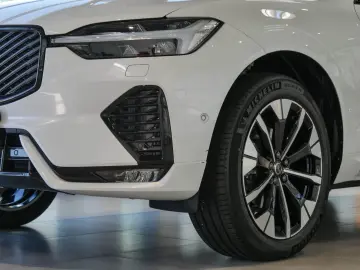 VOLVO XC60 B5 Plus Dark Reskin Pano Harman Kardon