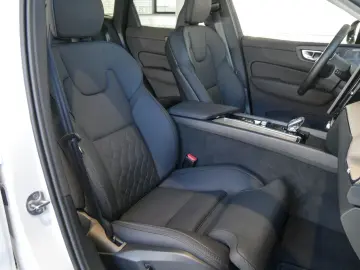 VOLVO XC60 B5 Plus Dark Reskin Pano Harman Kardon