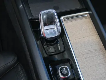 VOLVO XC60 B5 Plus Dark Reskin Pano Harman Kardon