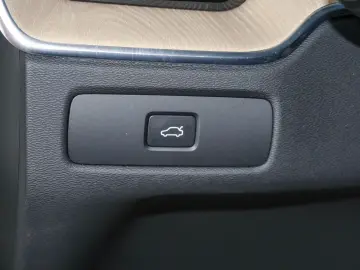 VOLVO XC60 B5 Plus Dark Reskin Pano Harman Kardon