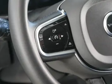 VOLVO XC60 B5 Plus Dark Reskin Pano Harman Kardon
