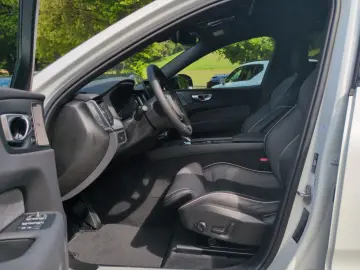 VOLVO XC60 B5 (Benzin) Ultra Black Edition AWD Navi