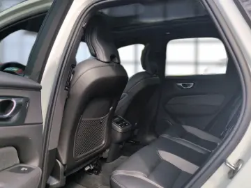 VOLVO XC60 B5 (Benzin) Ultra Black Edition AWD Navi