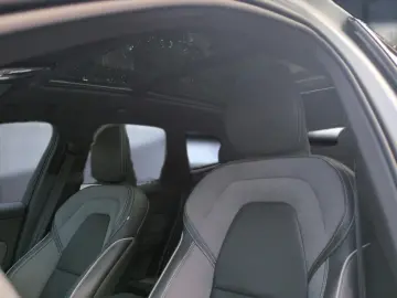 VOLVO XC60 B5 (Benzin) Ultra Black Edition AWD Navi