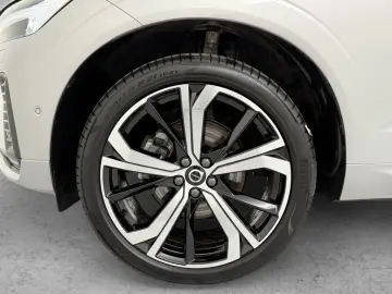 VOLVO XC60 B5 Benzin Ultra Dark AWD