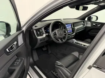 VOLVO XC60 B5 Benzin Ultra Dark AWD