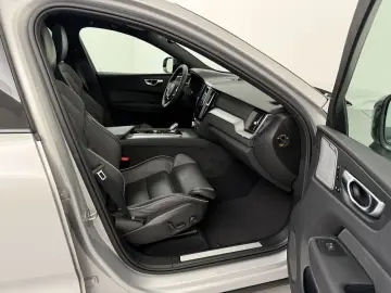 VOLVO XC60 B5 Benzin Ultra Dark AWD