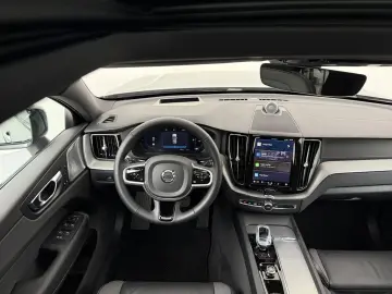 VOLVO XC60 B5 Benzin Ultra Dark AWD