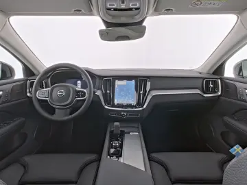 VOLVO S60 B4 Plus Dark  PANO STANDHZ 360  FAHRASS