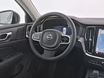 VOLVO S60 B4 Plus Dark  PANO STANDHZ 360  FAHRASS