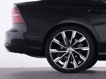 VOLVO S60 B4 Plus Dark  PANO STANDHZ 360  FAHRASS