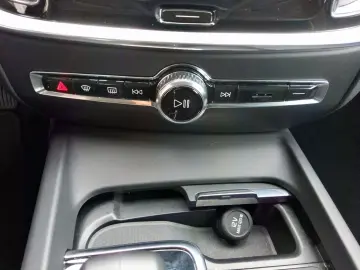VOLVO S60 Core Mild-Hybrid Navi Klimaautom LED