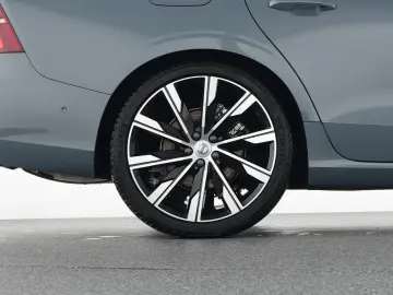 VOLVO S60 B4 Plus Dark 360 Panorama H&K StHz 20