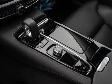 VOLVO S60 T8 AWD Ultimate Dark Recharge Plug-In Hybrid