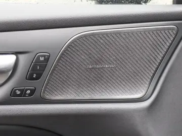 VOLVO S60 T8 AWD Ultimate Dark Recharge Plug-In Hybrid