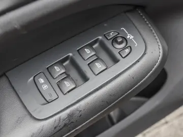 VOLVO S60 T8 AWD Ultimate Dark Recharge Plug-In Hybrid