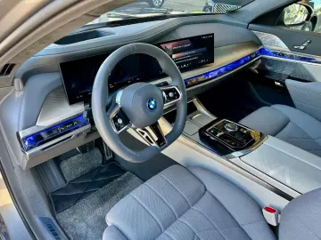 BMW i7 xDrive60 M-PAKET PRO EX-LOUNGE TV  3.800 KM